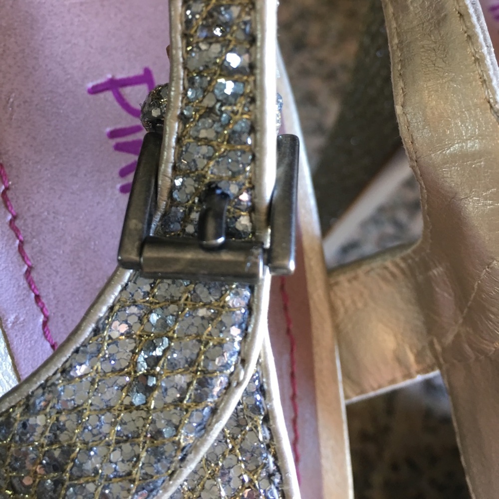 Pink & Pepper 5 Inch Gold Platforms - Picture 6 of 8